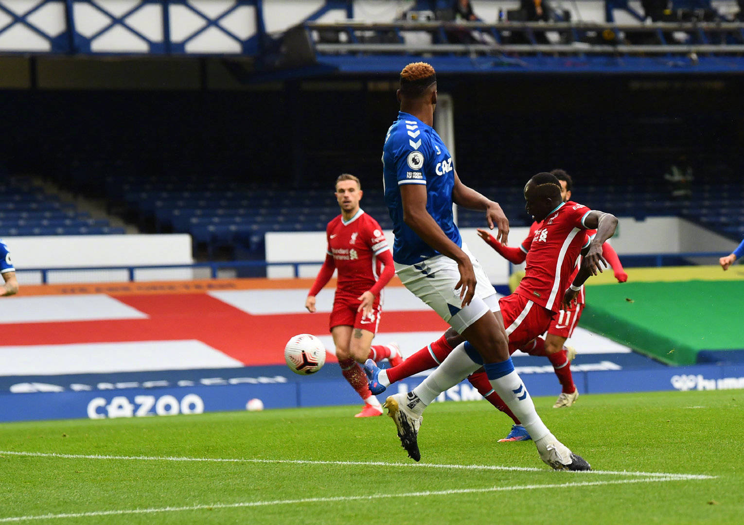 更因为年轻 更因为年轻